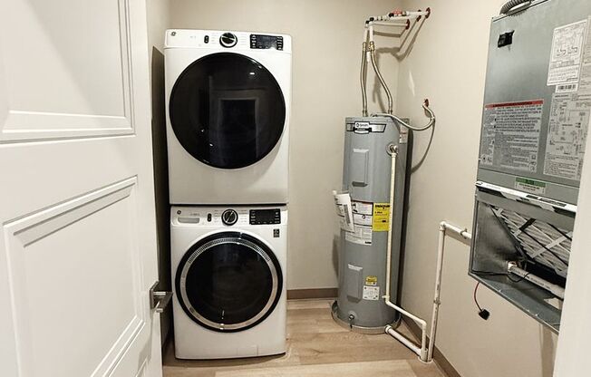 1 bed, 1 bath, 822 sqft, $1,360, Unit 203