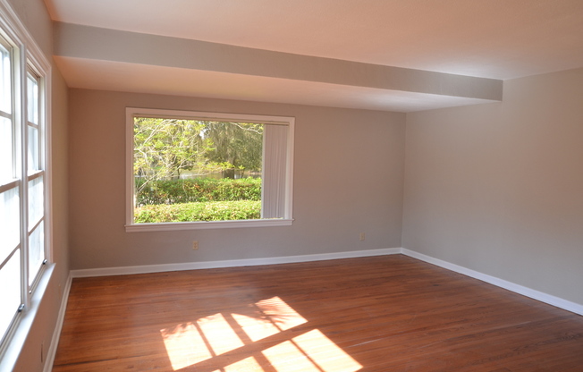 Updated 3/2 House with Bonus Room in Lake Como Area of Downtown Orlando