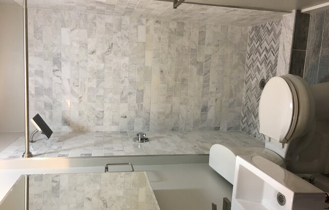 5 beds, 2 baths, $4,900, Unit 2R