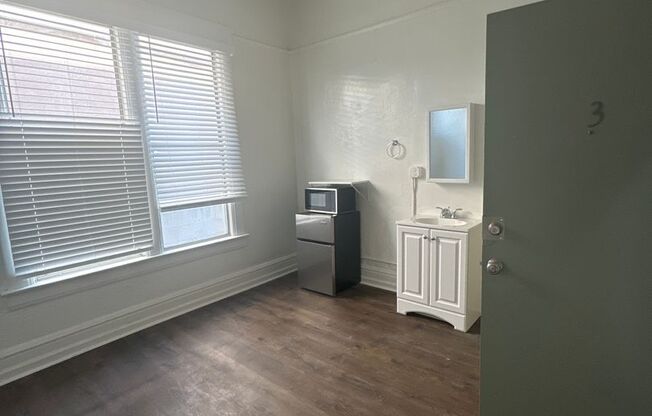 Studio, 1 bath, 115 sqft, $1,550, Unit #03