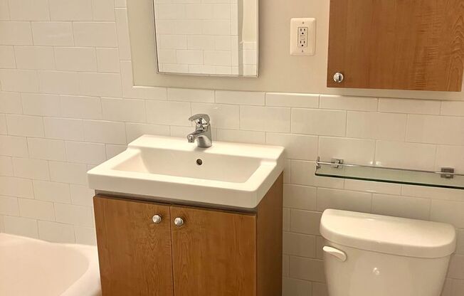 2 beds, 1 bath, 742 sqft, $2,500, Unit 114