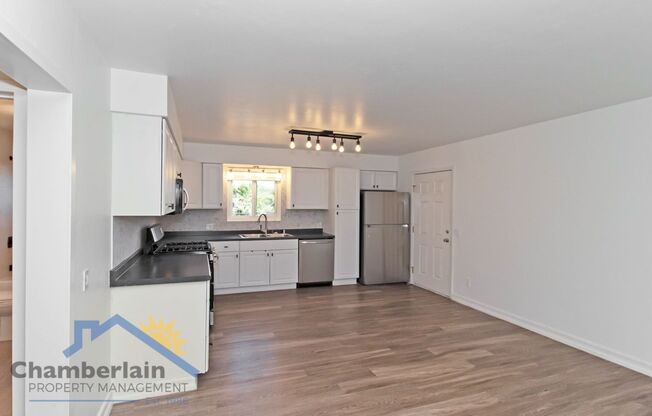 *Move In Special* 2/1 space near the Beach in Encinitas!