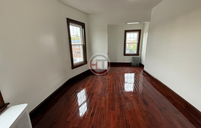 2401 E TREMONT