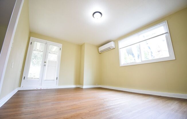 2BD/1BA House with Garage!! Washer/Dryer included! Pets OK!