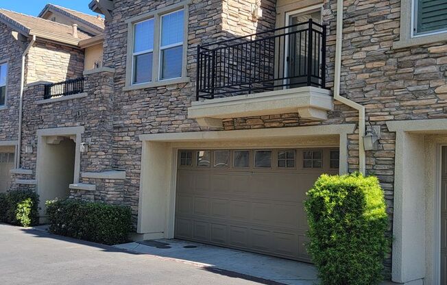 Adorable 3 bedroom 2.5 Bath Condo