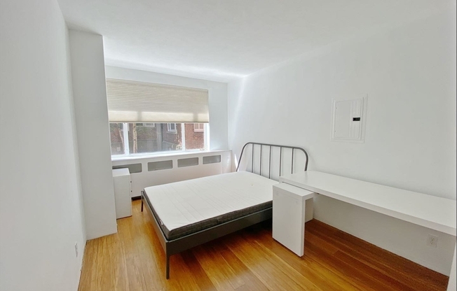 3 beds, 1 bath, 868 sqft, $4,359, Unit 207
