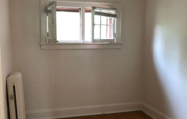 2 beds, 1 bath, 1,100 sqft, $1,225, Unit 11