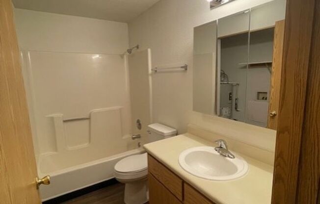 2 beds, 2 baths, 1,027 sqft, $1,495, Unit 87