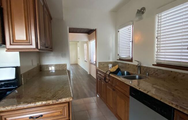 2 beds, 1 bath, 1,000 sqft, $3,125