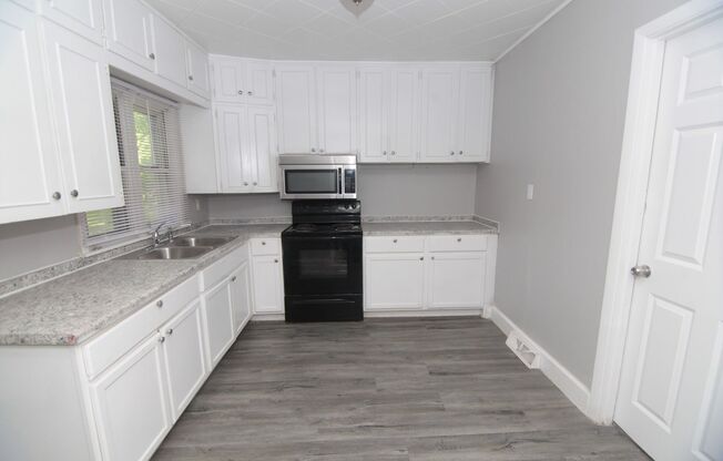 2 beds, 1 bath, $835