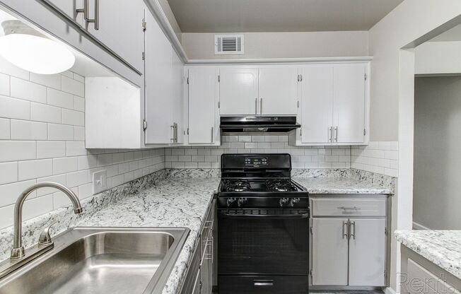 1 bed, 1 bath, 600 sqft, $865, Unit 28