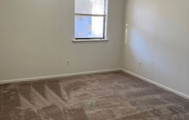 2 beds, 1 bath, 940 sqft, $1,100, Unit 184L