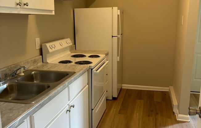 1 bed, 1 bath, $895, Unit #6