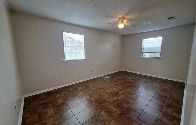 3 beds, 2 baths, $1,495