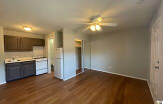 Studio, 1 bath, 350 sqft, $1,095, Unit 4537-1C