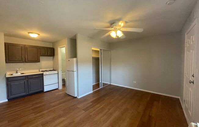 Studio, 1 bath, 350 sqft, $1,095, Unit 4537-1C