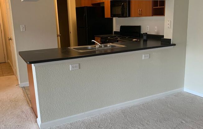 LOVELY TOP LEVEL CONDO IN GERMANTOWN