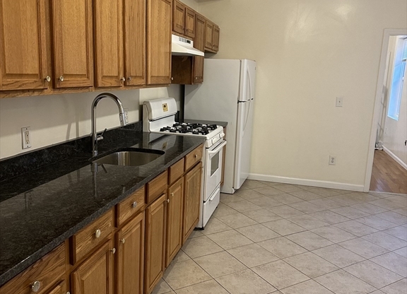 2 beds, 1 bath, 850 sqft, $2,600, Unit 1