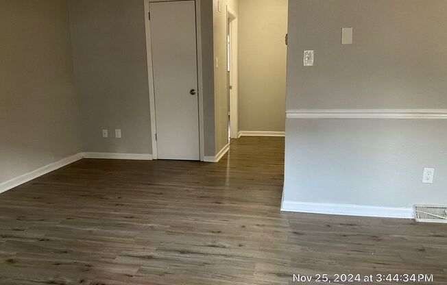 2 beds, 1 bath, $1,095, Unit 01727-05