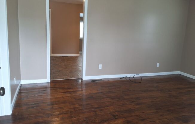 2 beds, 1 bath, $1,100