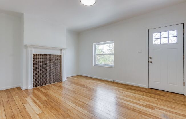 Available NOW - Traditional-style 3 Bedroom Home in Allentown!
