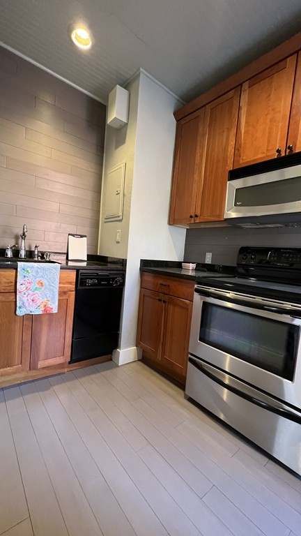 351 Beacon St Apt 4
