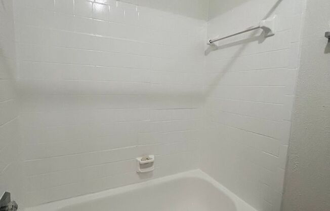 3 beds, 2 baths, 1,231 sqft, $1,515, Unit 1101