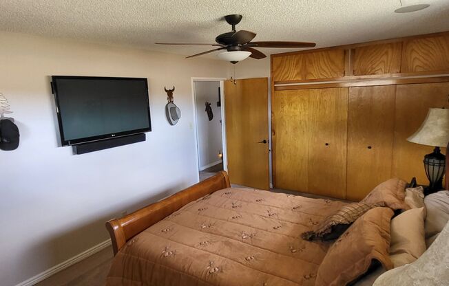 3 beds, 2 baths, $2,300