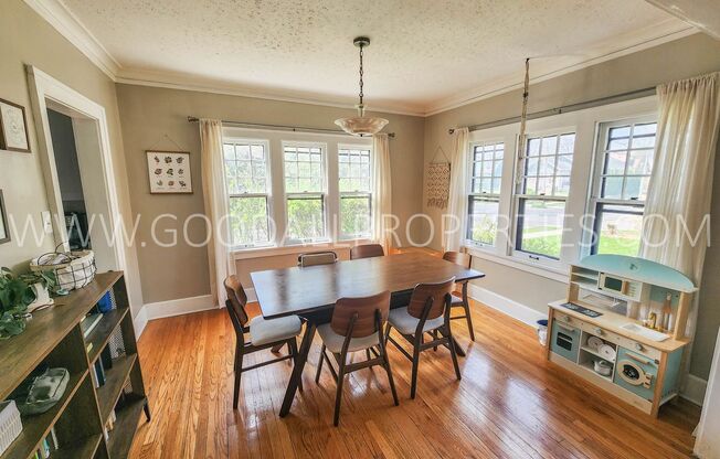 Iconic 3 Bedroom 1.5 Bath home in Beaverdale Home