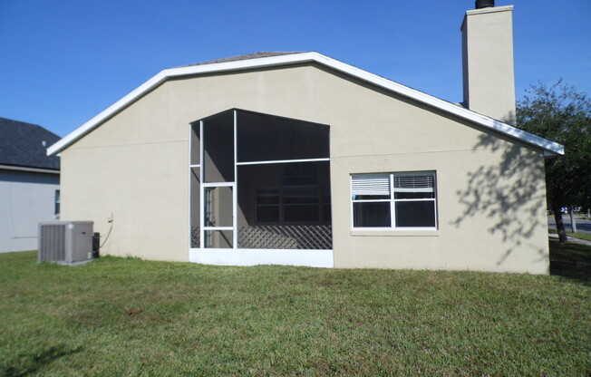 Cozy home in quiet cul-de-sac! NO CARPET!