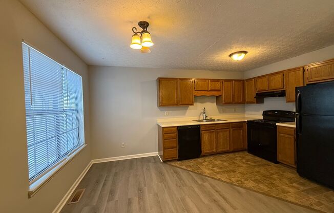 3 beds, 1.5 baths, $1,075, Unit Apt 32