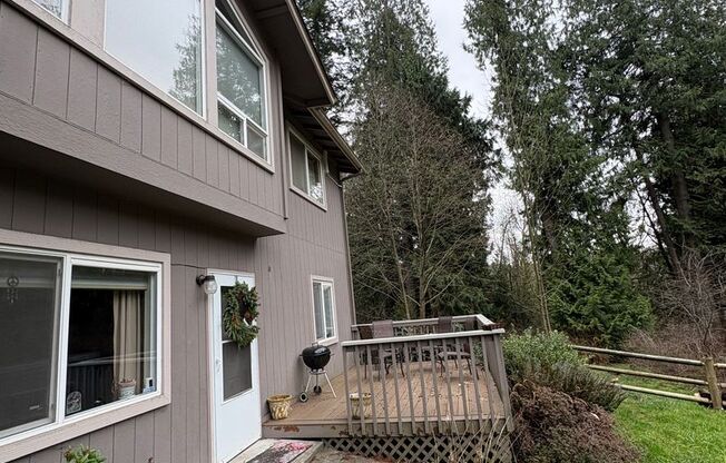 Beautiful MIL unit 2 bed 1 bath deck Nestled Squak and Cougar Mt (Issaquah)