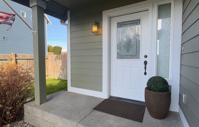 Beautiful Rental with Oversized Yard & Open Layout