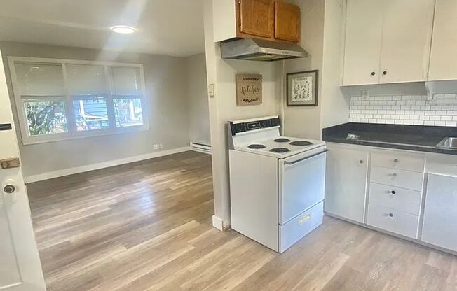 2 beds, 1 bath, $2,499
