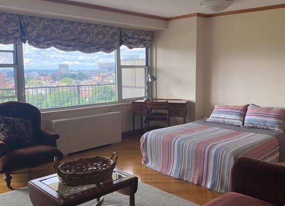 1 bed, 1 bath, 590 sqft, $3,500, Unit 17J