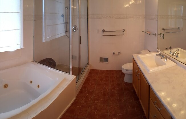 Spacious 3 bedroom 2.5 bath in Squirrel Hill!