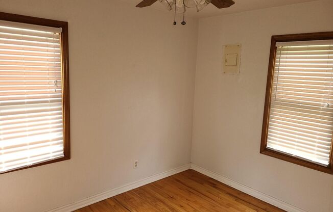 2 beds, 1 bath, $1,150