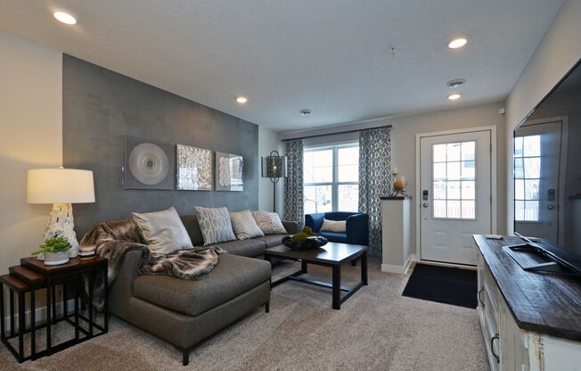 Immaculate 3 BD / 3 BA townhome in Lino Lakes!