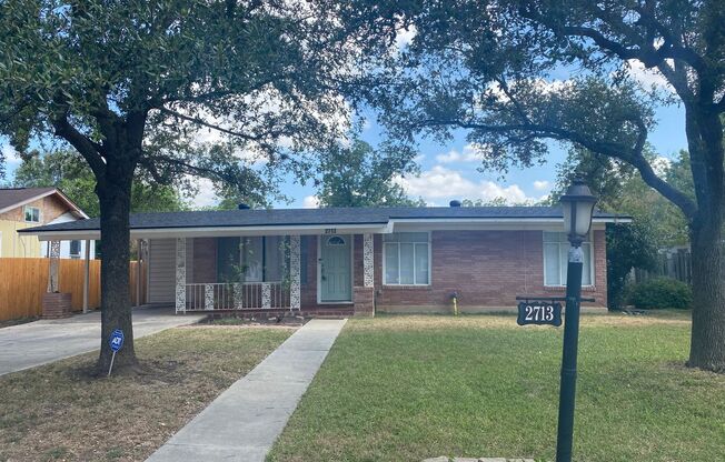 Charming 3-Bedroom Home with Pool in Jefferson Terrace/Woodlawn Lake Area
