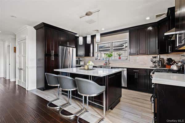 2063 NARRAGANSETT AVE