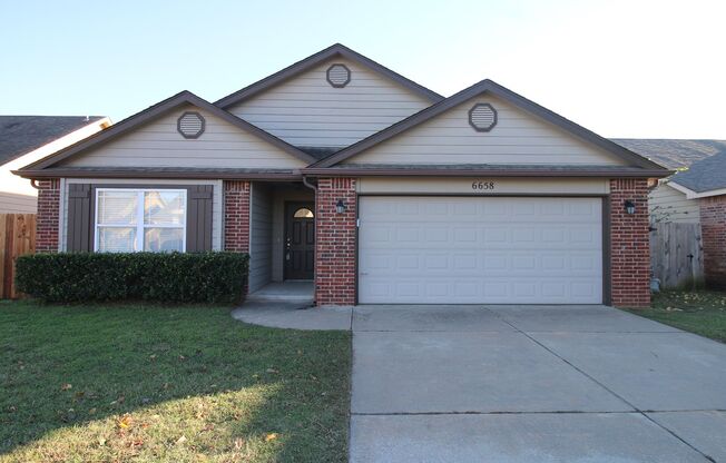 3 Bed 2 Bath Rental in Bixby!