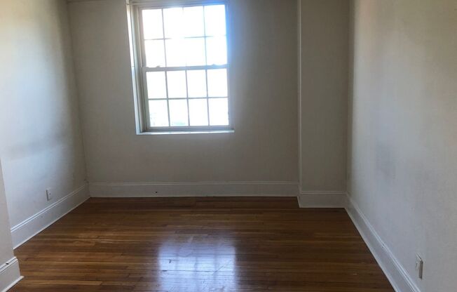 1 bed, 1 bath, $1,350