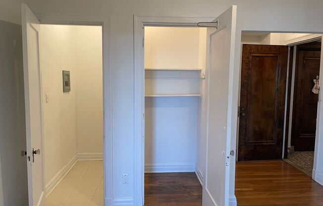 1 bed, 1 bath, 985 sqft, $1,485, Unit New King Edward  608