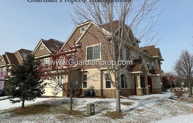 North Brooklyn Park Corner Town Home, Dedicated Office, 2 Car Garage, Washer/Dryer, Front Patio