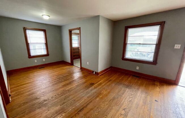 Duplex Downtown Athens! Walk to shopping and entertainment!