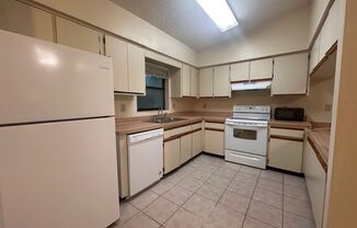 2 beds, 1 bath, 912 sqft, $1,200, Unit 32818-9