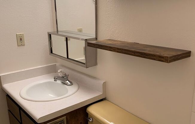 1 bed, 1 bath, 500 sqft, $1,095, Unit Exclusive Right to Lease - 1336 W 23rd Ave # 211
