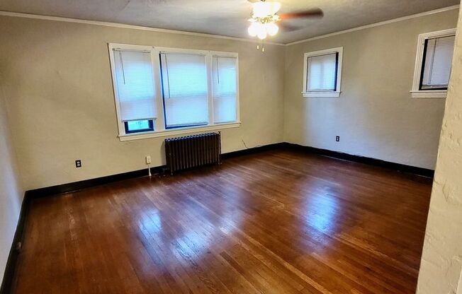 *** Apartments in 15218 * Walk to Regent Square Shopping * Beautiful Historic Reno * Available Now * Pet Friendly ***