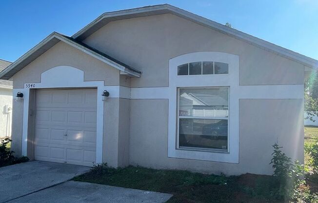 Quiet & Cozy Wesley Chapel Home with Great Yard – $1,850/mo