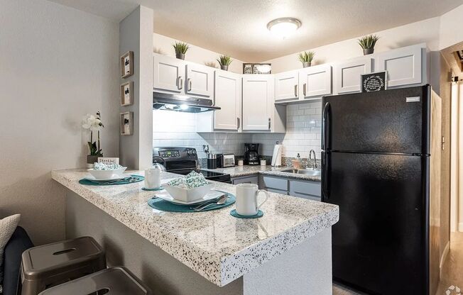 Studio, 1 bath, 300 sqft, $699, Unit 336